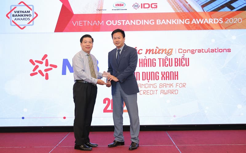 MB được vinh danh “Ngân hàng tiêu biểu về Tín dụng xanh” và  “Ngân hàng đồng hành cùng doanh nghiệp SME”