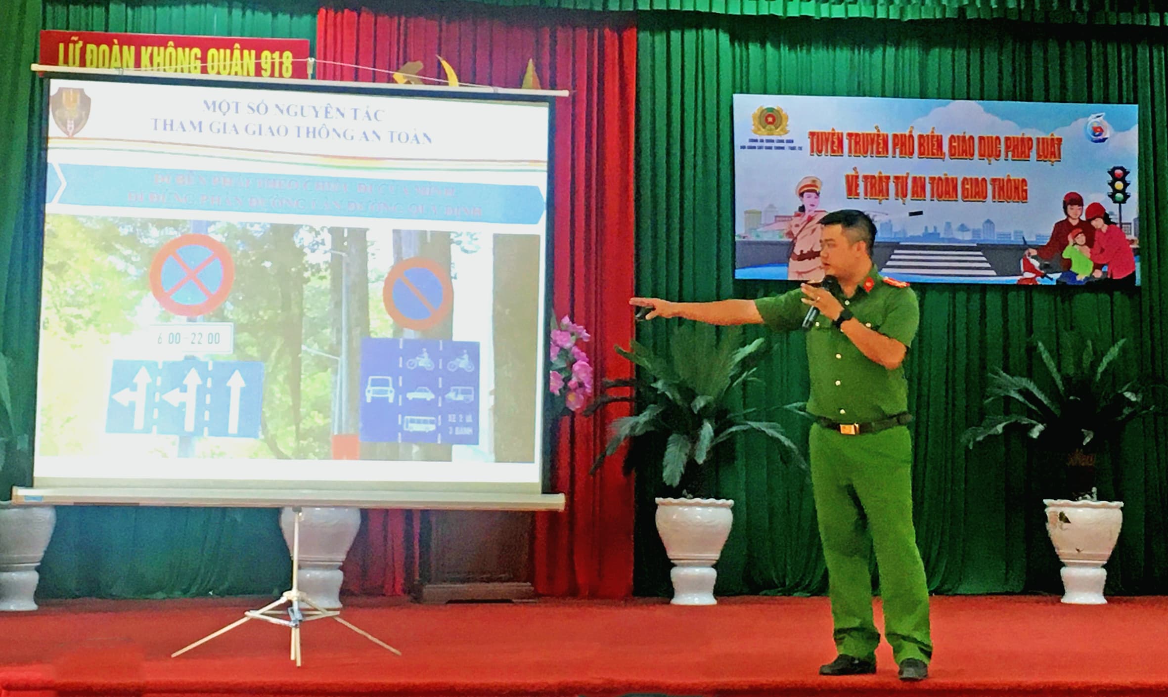 Góp phần để bộ đội tham gia giao thông đúng luật, an toàn
