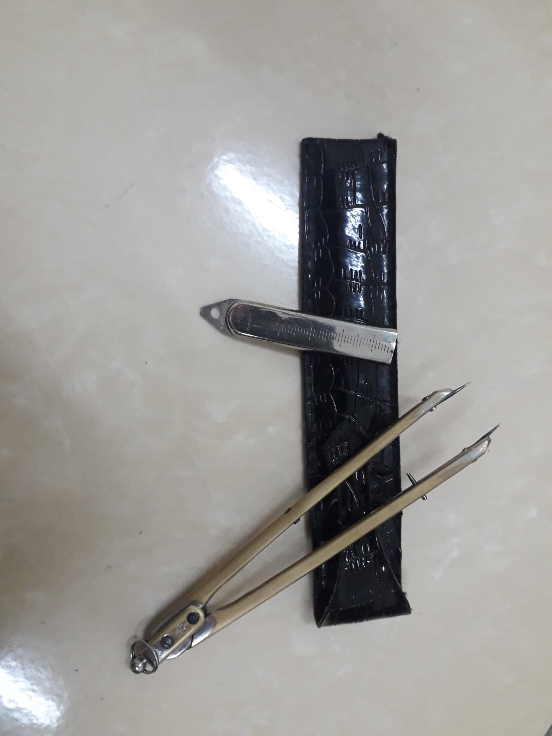 Chiếc compa