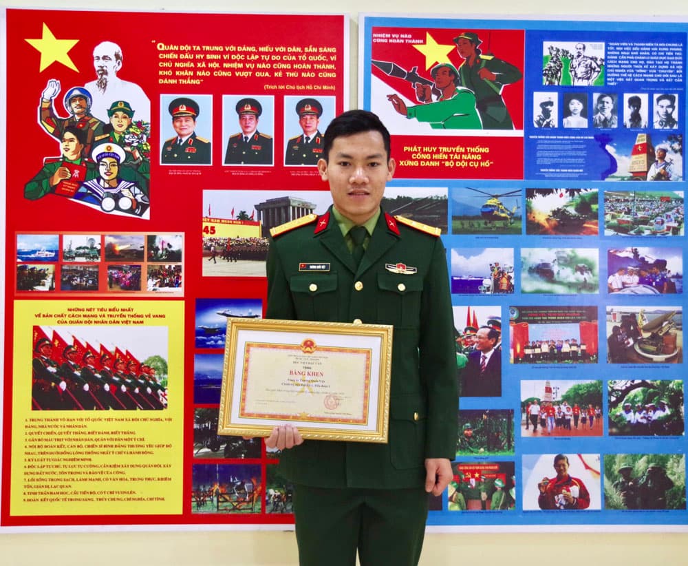 Sĩ quan trẻ có duyên với các giải thưởng