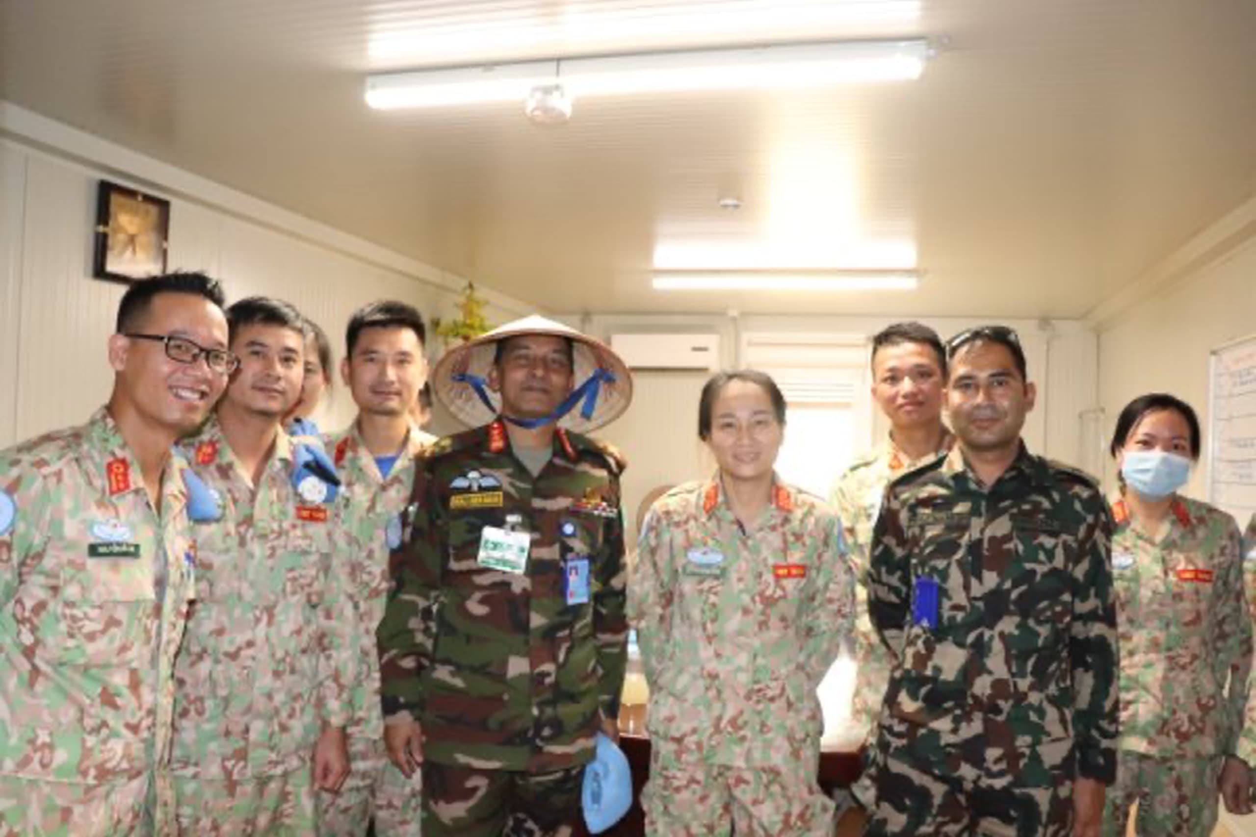 Chỉ huy quân sự Phái bộ CH Nam Sudan đánh giá cao công tác phòng, chống Covid-19 của Bệnh viện dã chiến Việt Nam