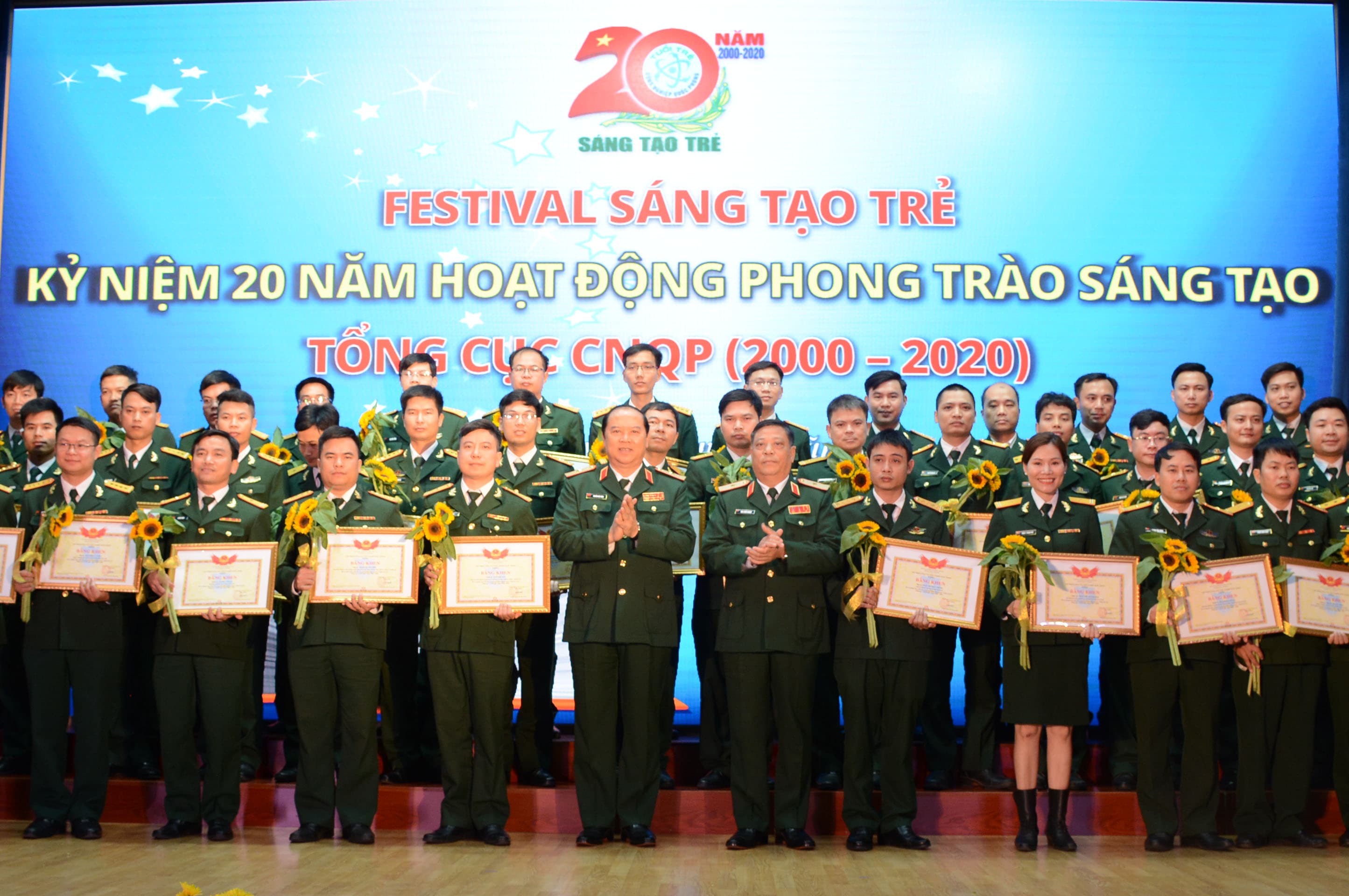 Hai thập kỷ chinh phục đỉnh cao sáng tạo