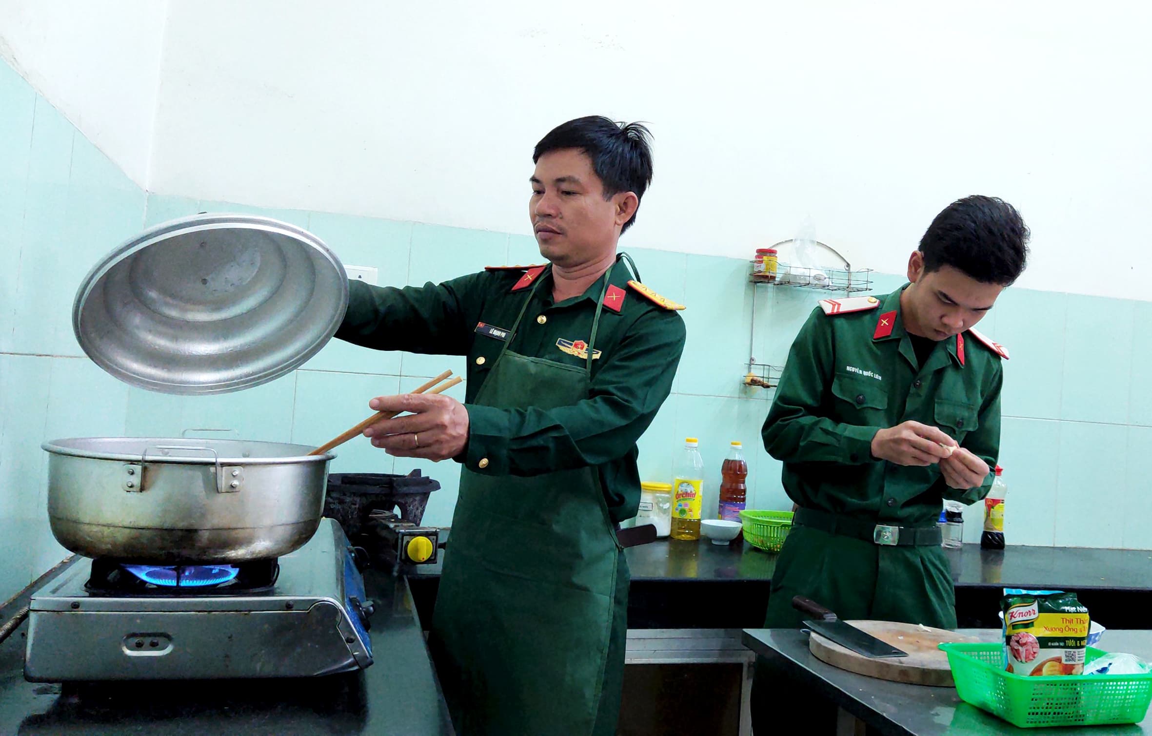 Món ngon "cơm gà bộ đội" ở nhà khách T68