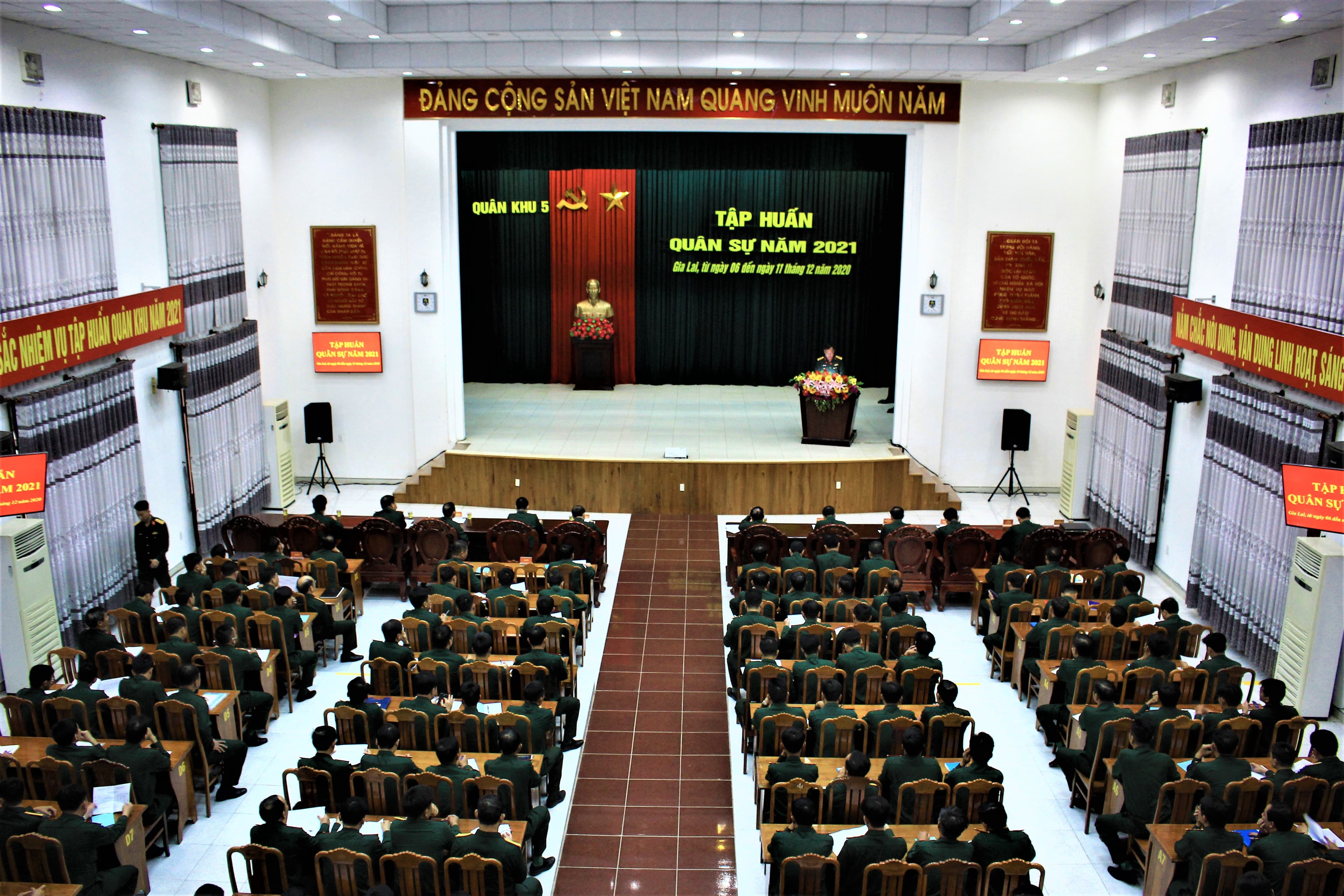 Quân khu 5 khai mạc tập huấn quân sự năm 2021