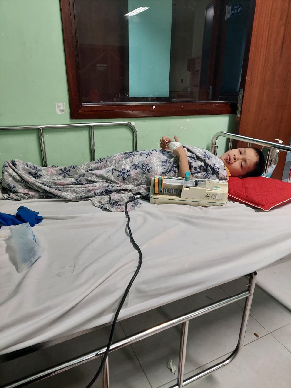 Thương cảm gia đình anh Thắng, chị Nga