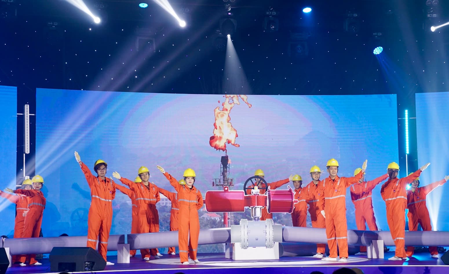 Cung cấp ổn định, an toàn gần 100 tỷ m3 khí