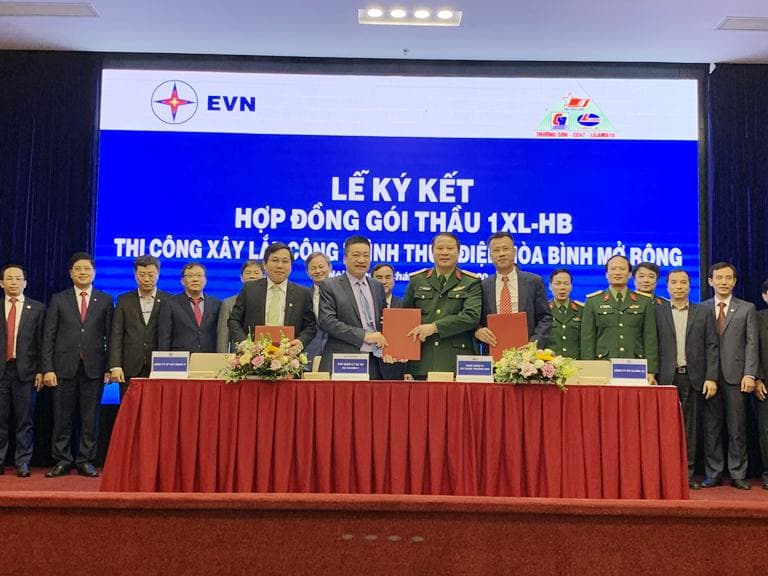 Lễ ký kết hợp đồng gói thầu số 1XL-HB “Thi công xây lắp công trình Thủy điện Hòa Bình mở rộng”