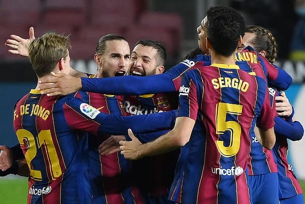 Barca nhọc nhằn vượt qua Sociedad