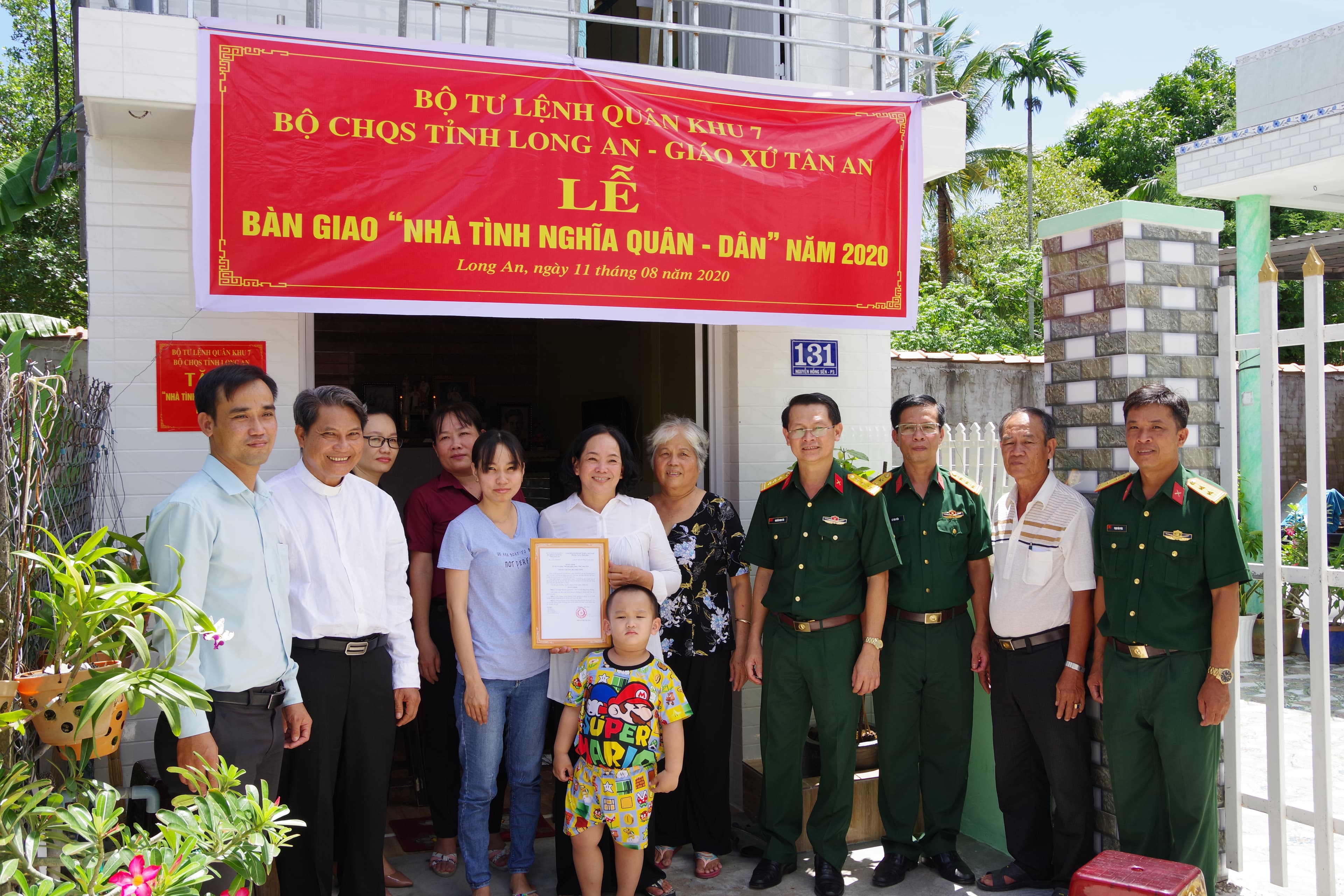 Thêm gắn bó tình quân dân