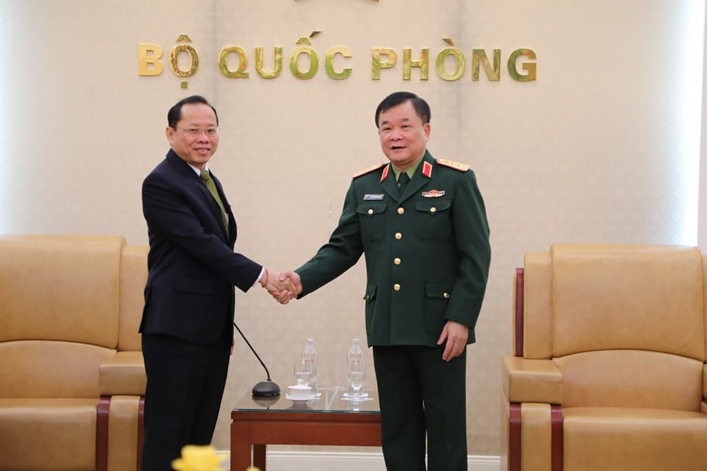 Thượng tướng Hoàng Xuân Chiến tiếp Đại sứ và Tùy viên Quốc phòng Campuchia tại Việt Nam