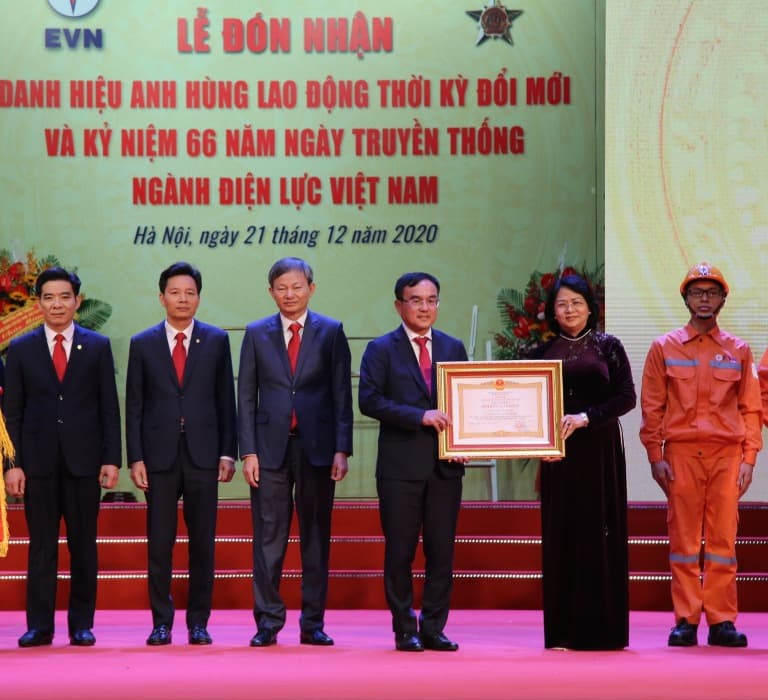 Tập đoàn Điện lực Việt Nam đón nhận Danh hiệu Anh hùng Lao động thời  kỳ đổi mới