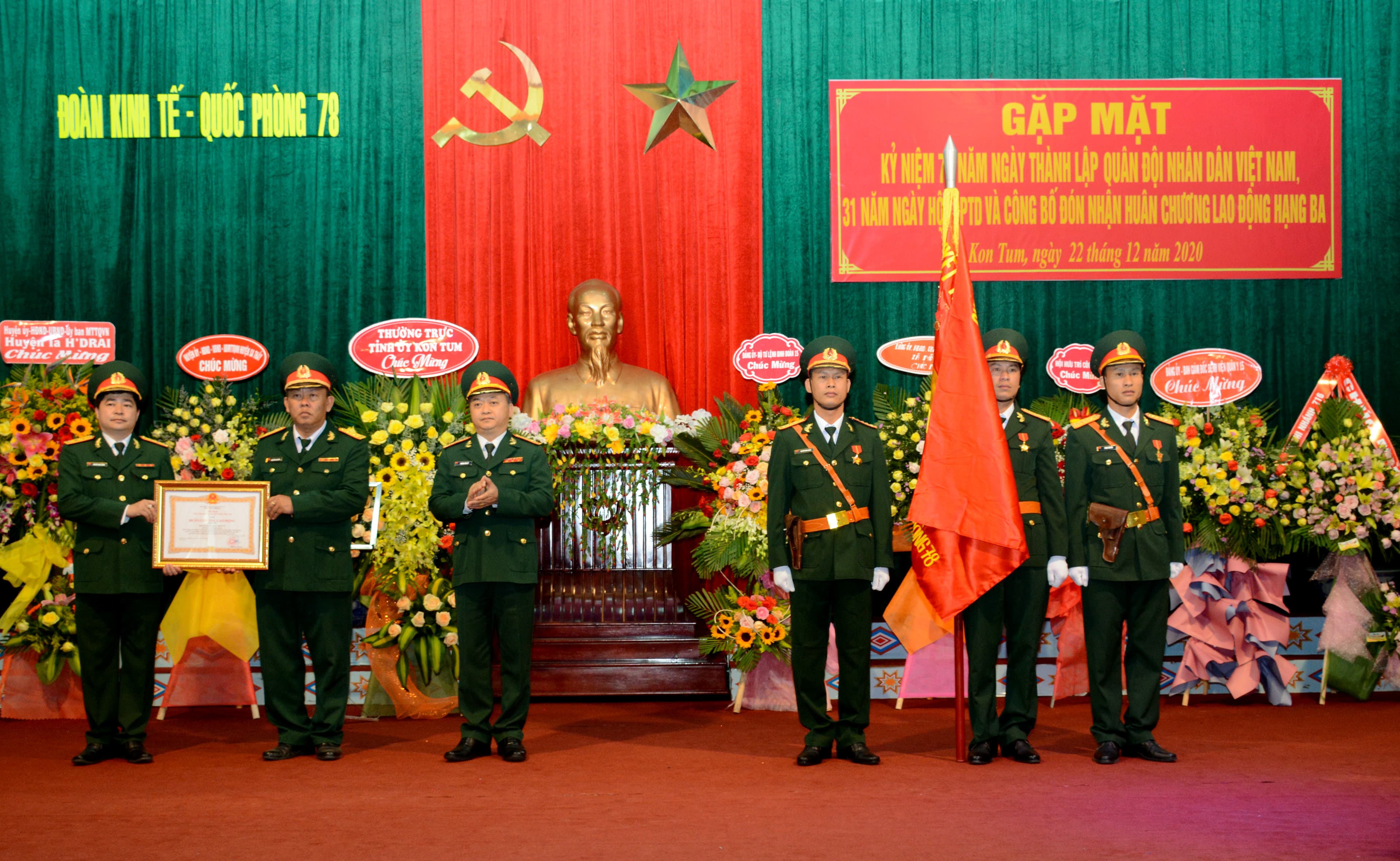 Đoàn Kinh tế-Quốc phòng 78 đón nhận Huân chương Lao động hạng Ba