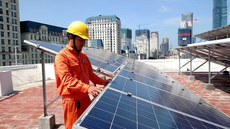 EVN dừng ký hợp đồng mua bán điện mặt trời mái nhà sau ngày 31-12