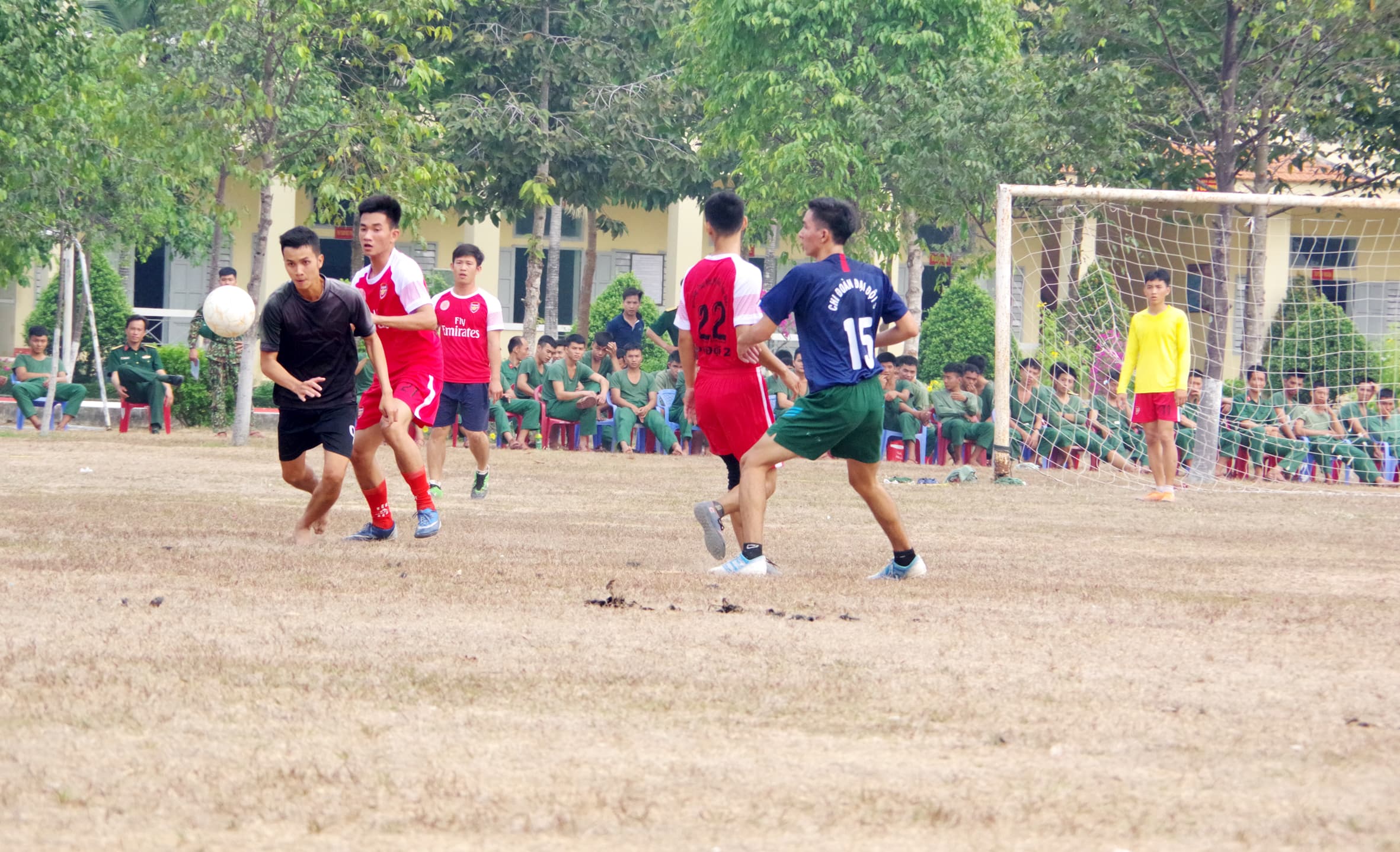Sân chơi cuối tuần thu hút bộ đội