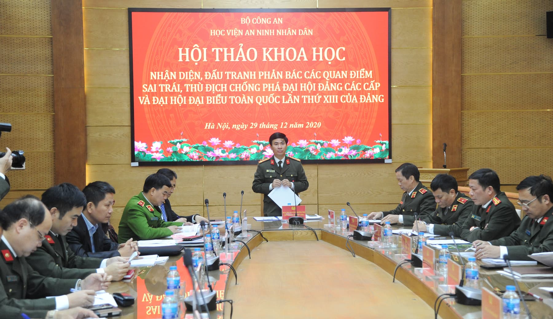 Tỉnh táo, kiên quyết đấu tranh, phản bác các quan điểm sai trái, thù địch