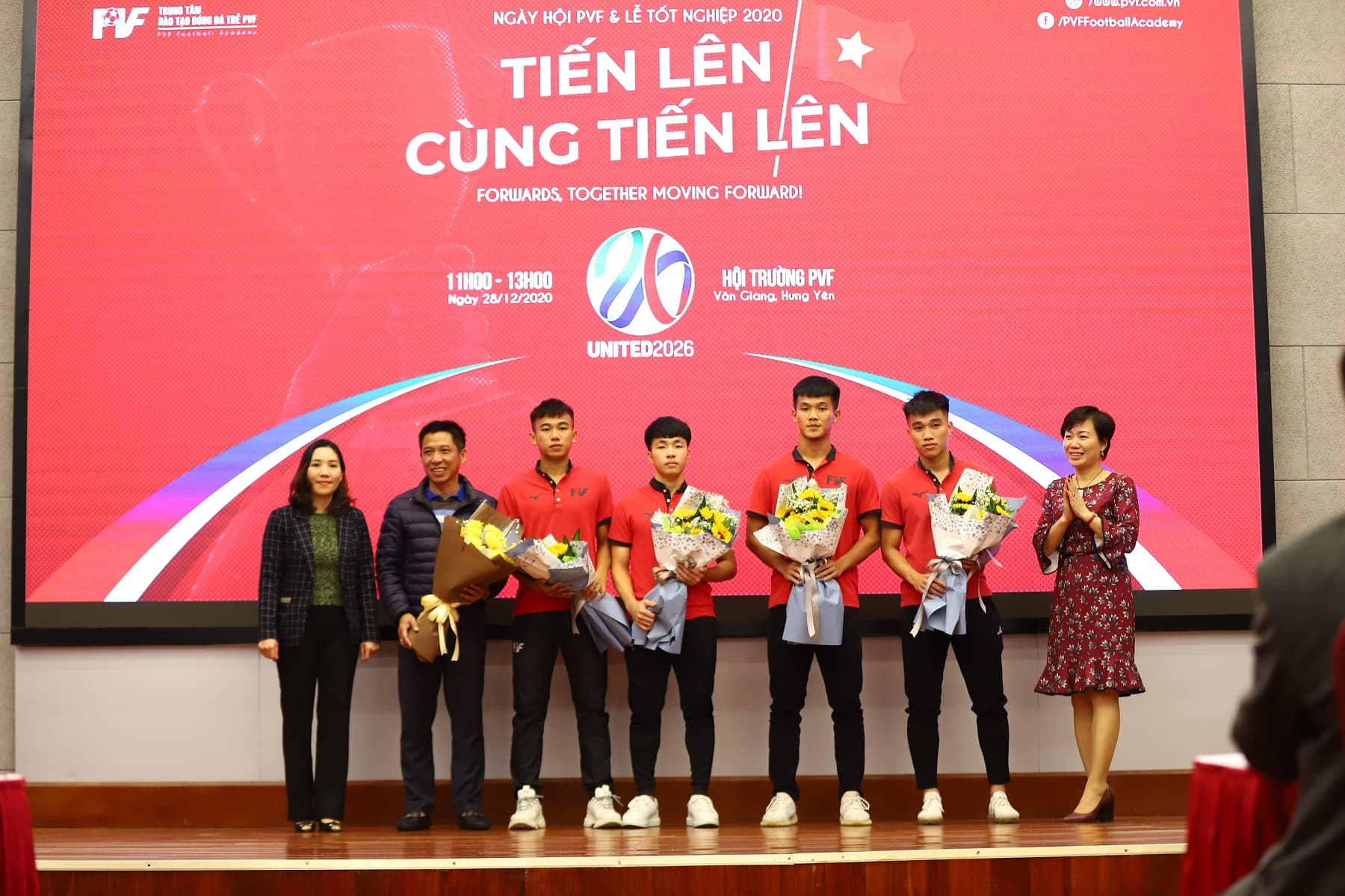 Chuyển nhượng 20 cầu thủ cho các câu lạc bộ bóng đá chuyên nghiệp