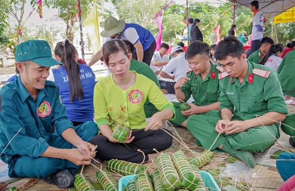 Tổ chức chương trình “Xuân biên cương - Tết hải đảo"