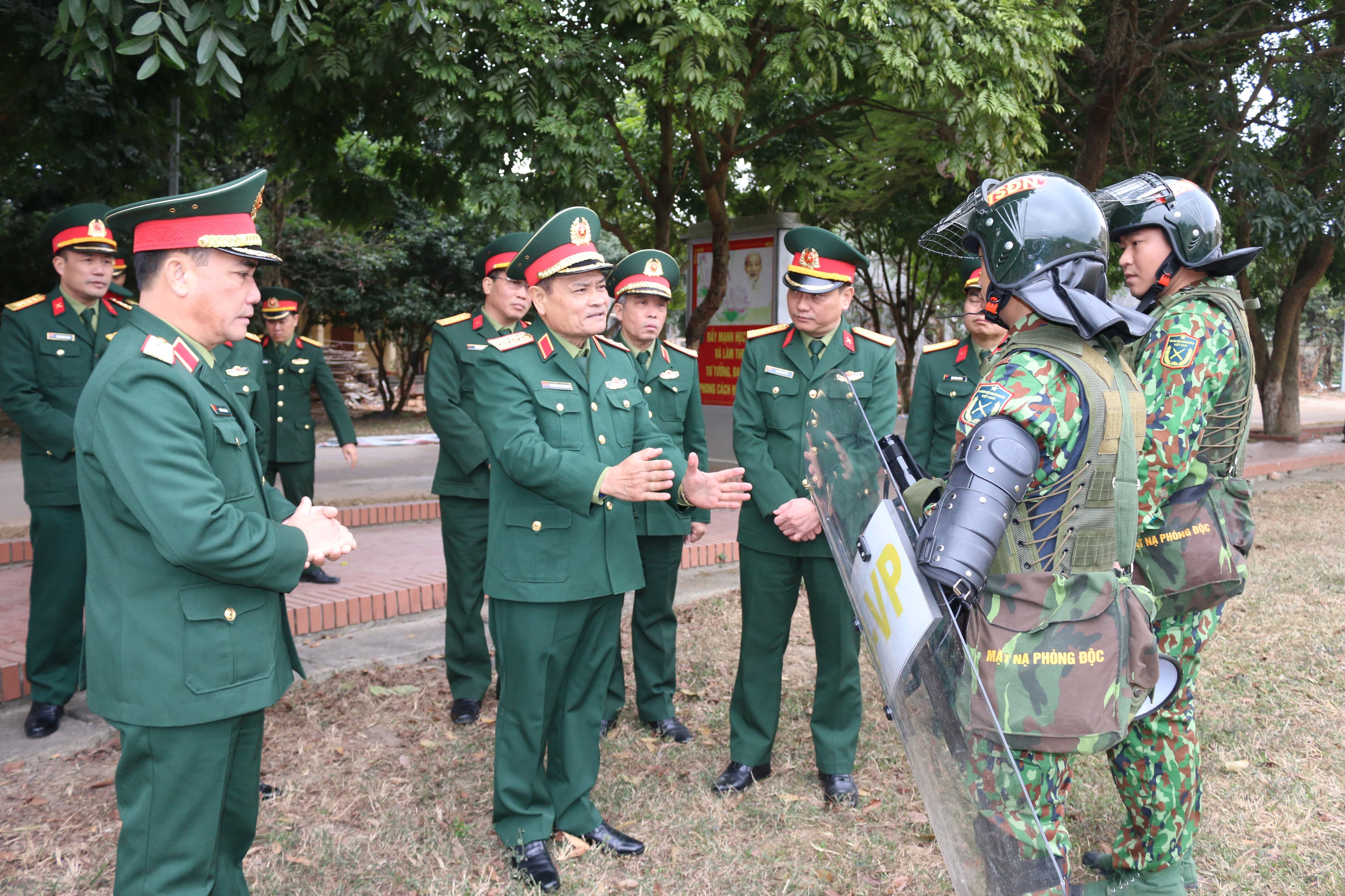 Kiểm tra công tác sẵn sàng chiến đấu tại Bộ tư lệnh Thủ đô Hà Nội và Bộ CHQS tỉnh Vĩnh Phúc