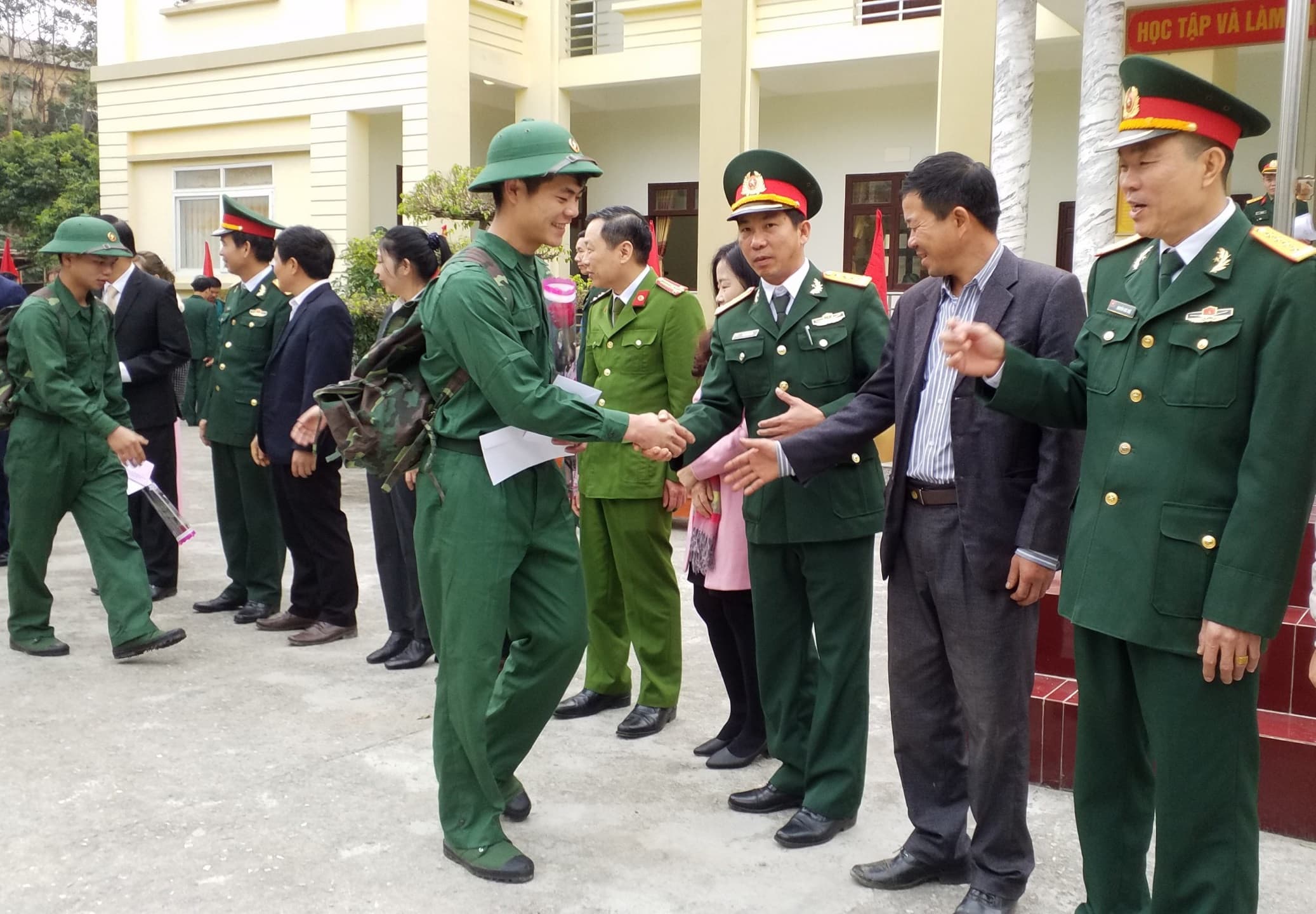 Nhiều cách làm hay khuyến khích công dân nhập ngũ
