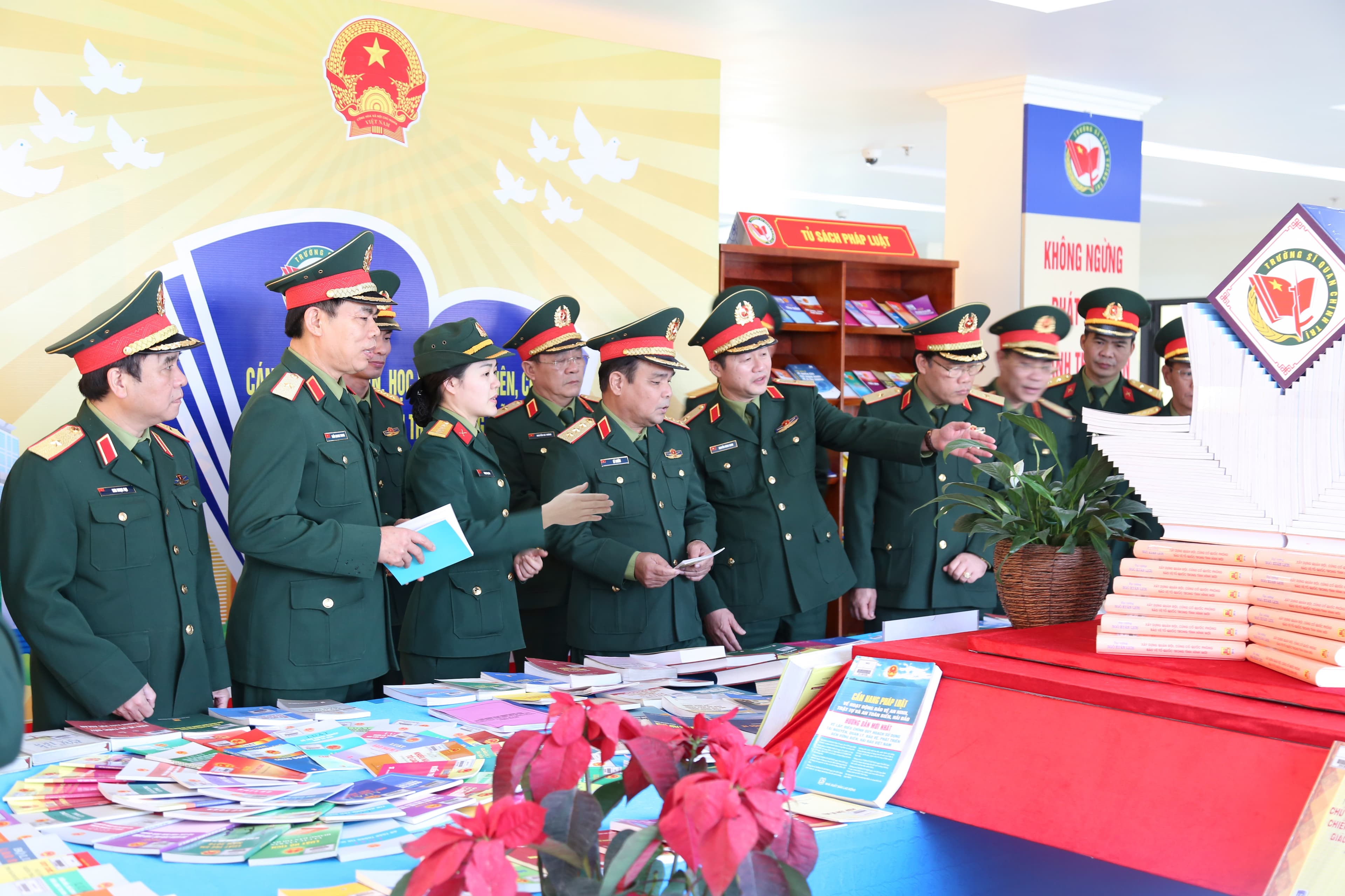 Nâng cao chất lượng đào tạo cán bộ chính trị trước yêu cầu mới