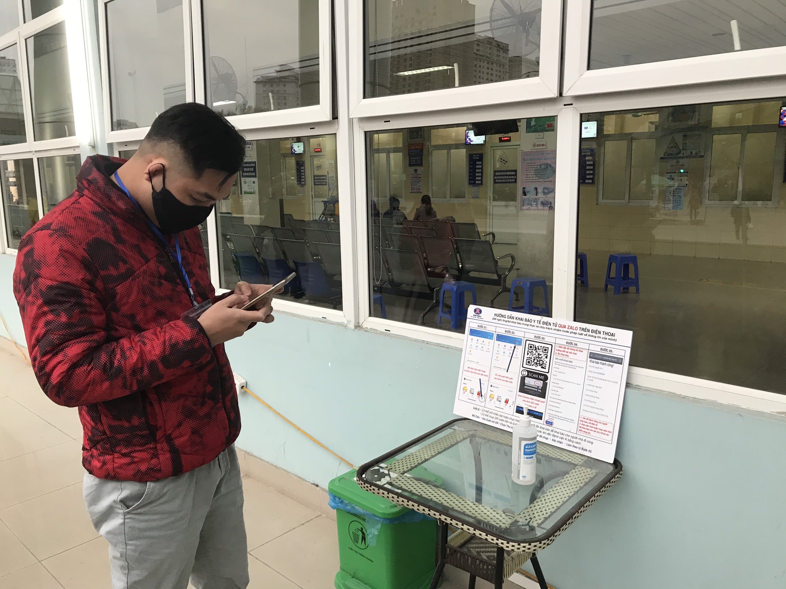Tiết kiệm thời gian tại bệnh viện nhờ quét mã Zalo QR