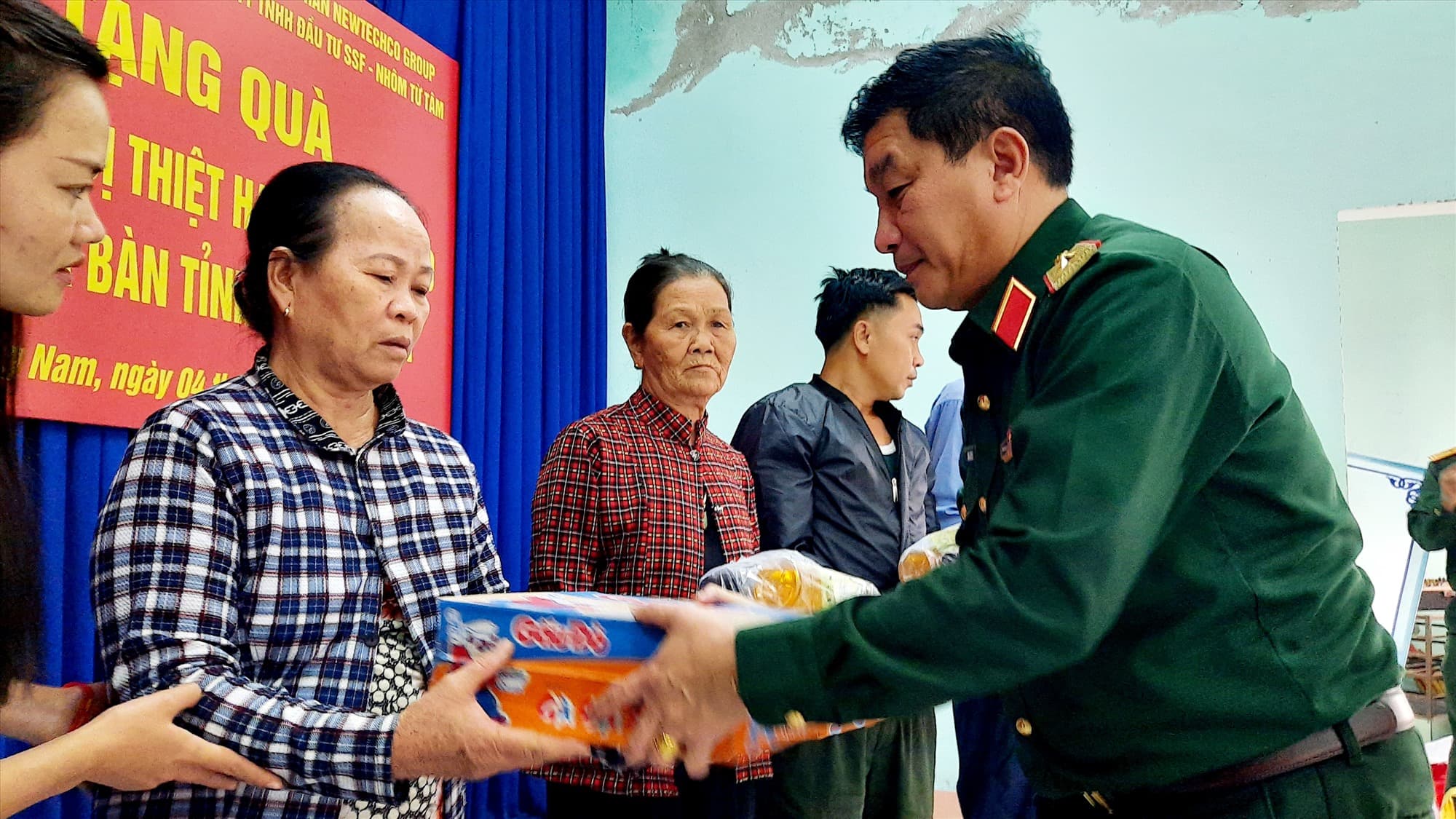 TRAO GỬI YÊU THƯƠNG ĐẾN ĐỒNG BÀO