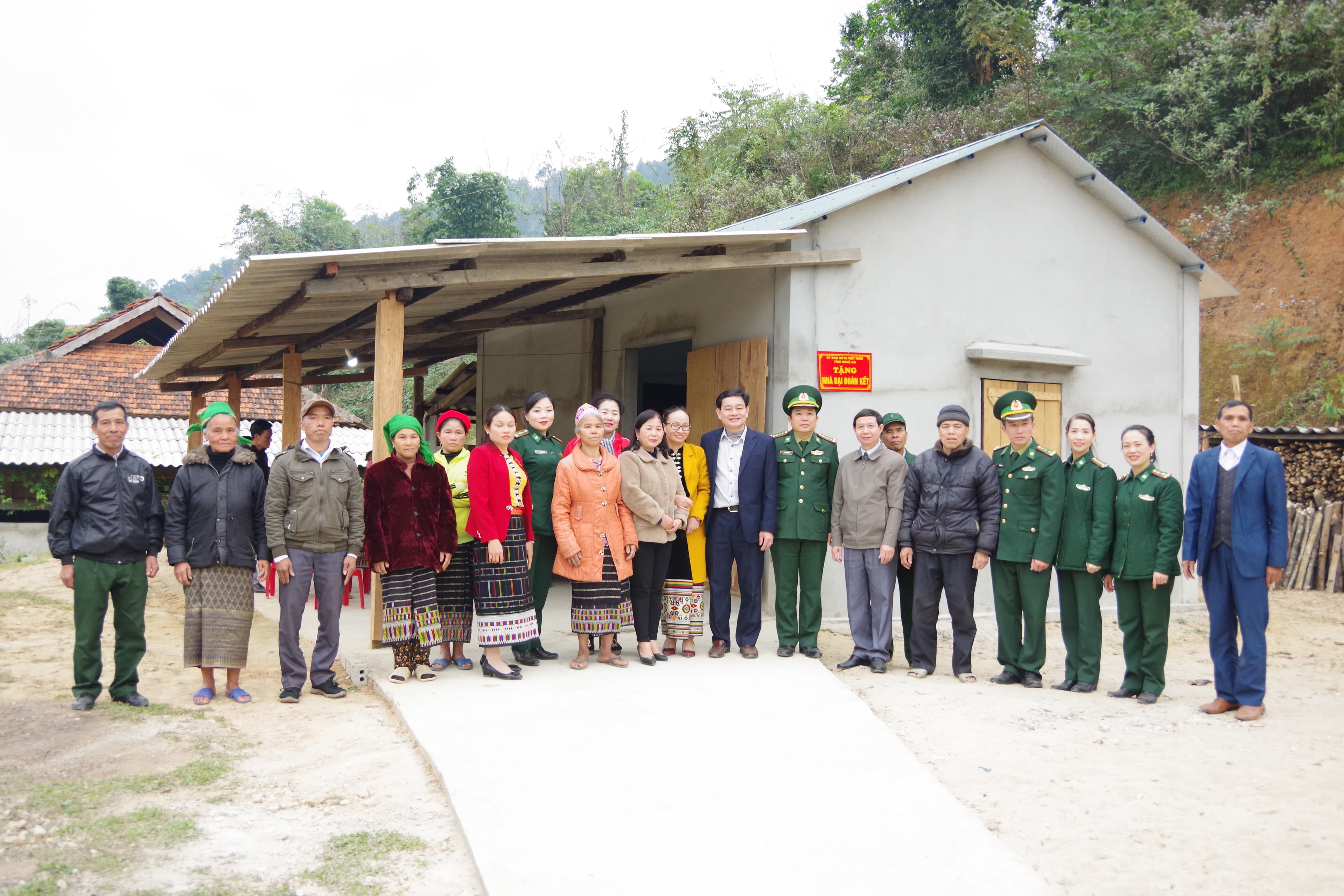 Khánh thành nhà Đại đoàn kết cho người nghèo biên giới