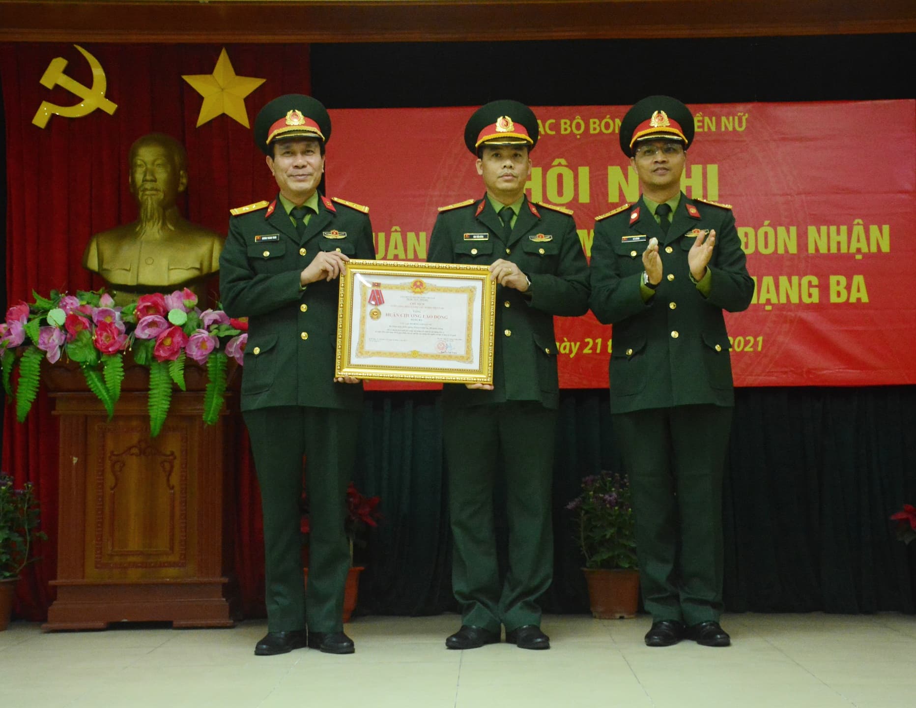Câu lạc bộ bóng chuyền nữ Thông tin đón nhận Huân chương Lao động hạng Ba