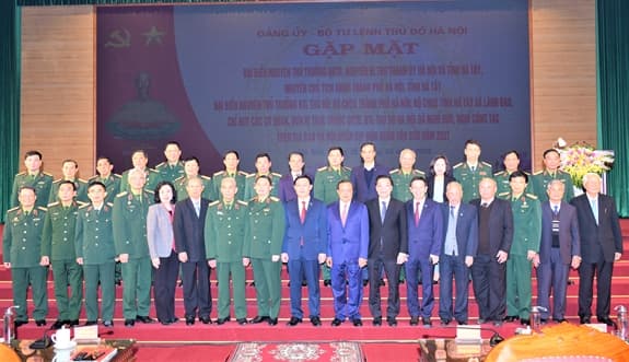 Bộ tư lệnh Thủ đô Hà Nội gặp mặt cán bộ nhân dịp xuân mới