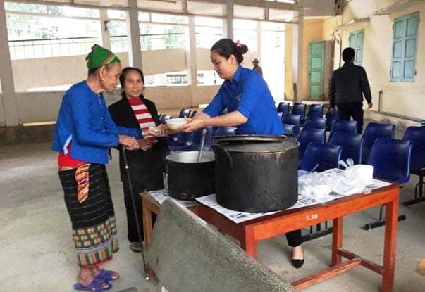 Bát cháo nhân ái, lan tỏa yêu thương