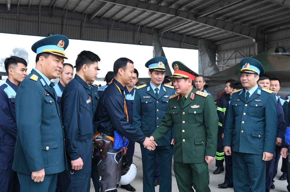 Thượng tướng Lê Huy Vịnh kiểm tra công tác trực sẵn sàng chiến đấu một số đơn vị Phòng không-Không quân