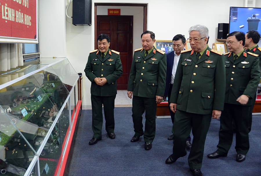 Thượng tướng Nguyễn Chí Vịnh thăm và làm việc với Bộ tư lệnh Hóa học