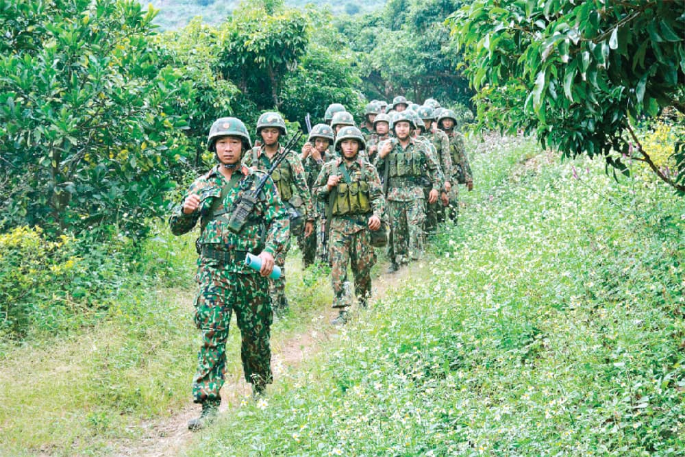 Thắm tình dân trên mỗi bước quân hành