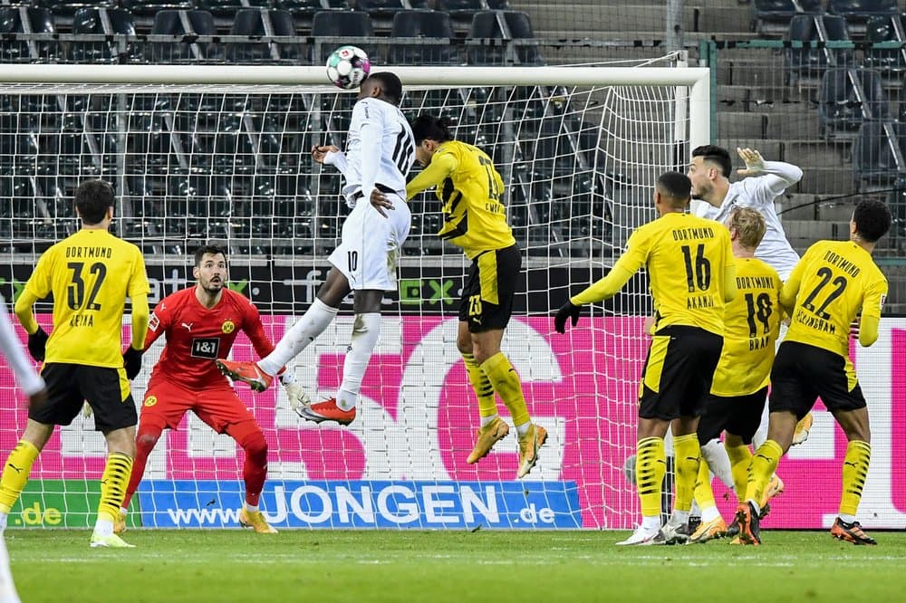 Đấu sớm vòng 18 Bundesliga: Monchengladbach vượt qua Dortmund với tỉ số 4-2