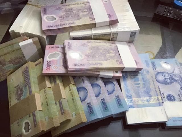 Đổi tiền lẻ dịp Tết Nguyên đán kiếm lời bị phạt bao nhiêu?