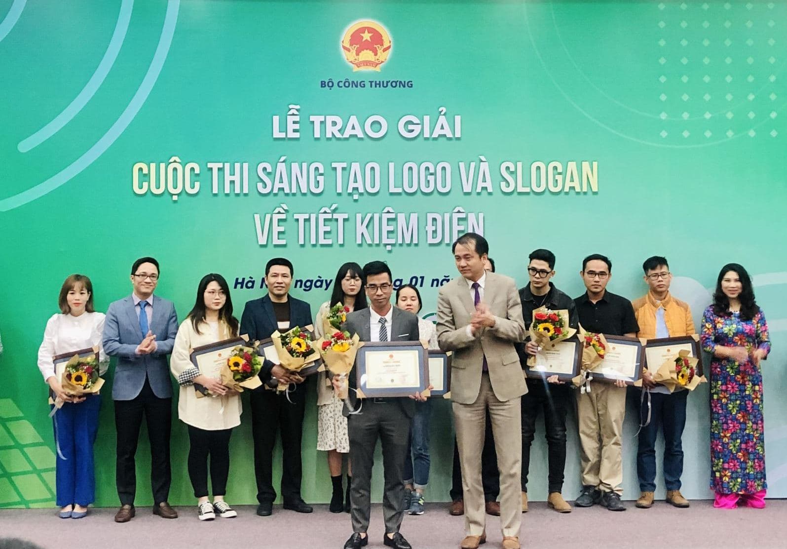 Khẩu hiệu “Tiết kiệm điện thành thói quen” đoạt giải Nhất Cuộc thi “Sáng tạo logo và slogan về tiết kiệm điện"