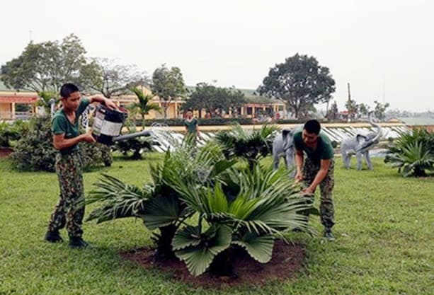 Doanh trại đẹp nhờ bàn tay bộ đội