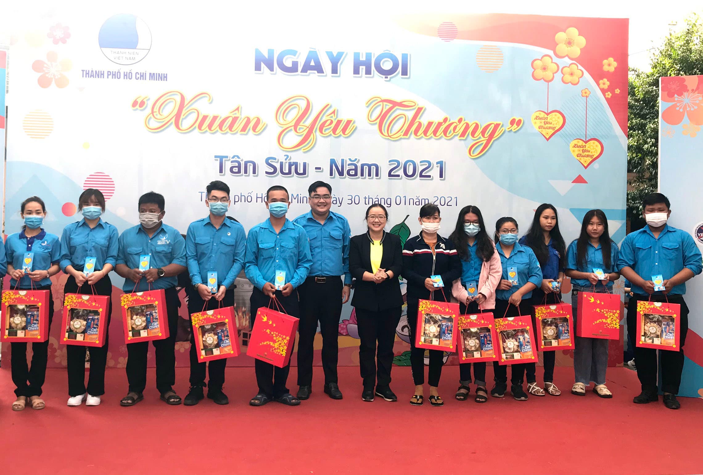 Trao quà Tết tặng thanh niên khuyết tật, hội viên thanh niên hoàn cảnh khó khăn