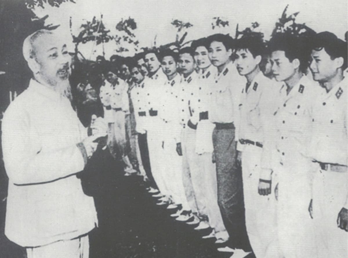 "Sang năm Bác lại đến thăm"