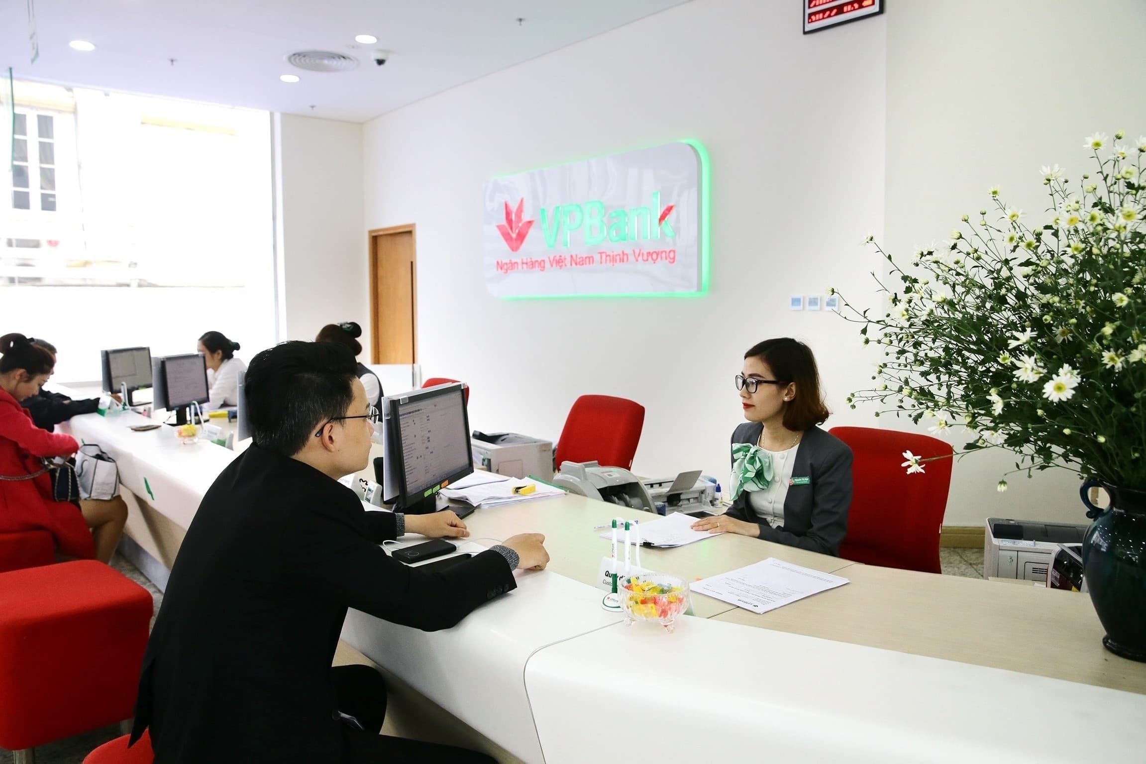 VPBank trao hơn 140.000 phần quà tặng khách hàng
