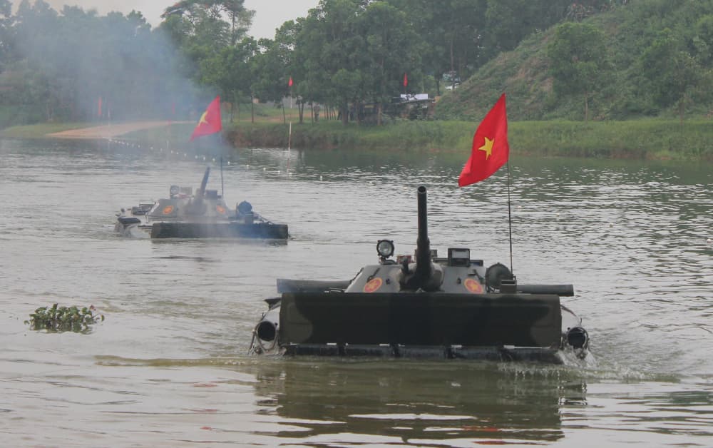 Xứng là "quả đấm thép"