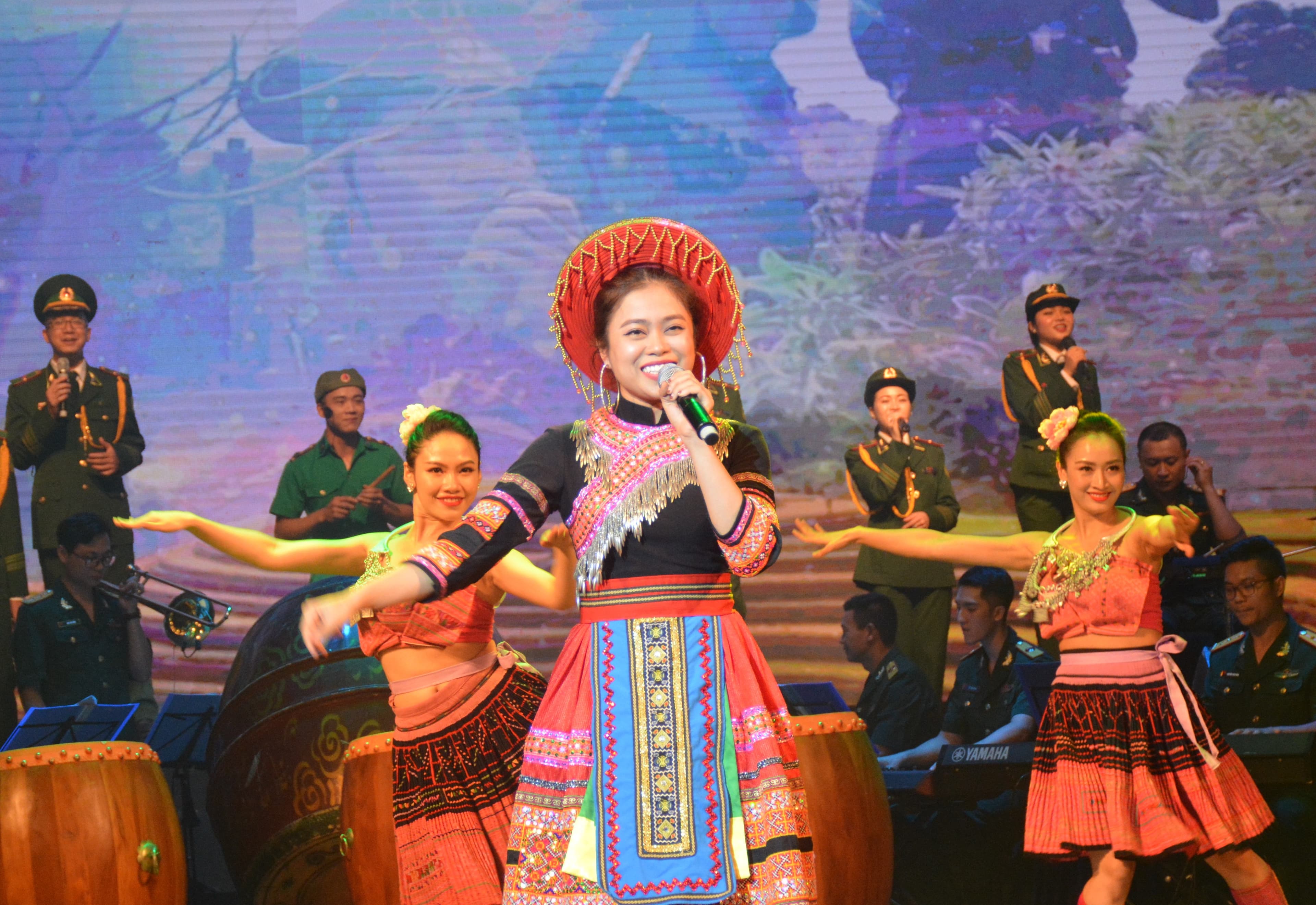 Hoàng Hồng Ngọc đa tài