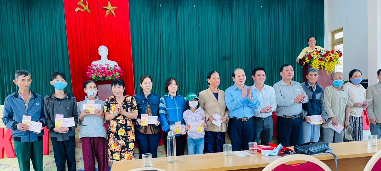 Hơn 3.000 phần quà Tết dành cho bà con nghèo