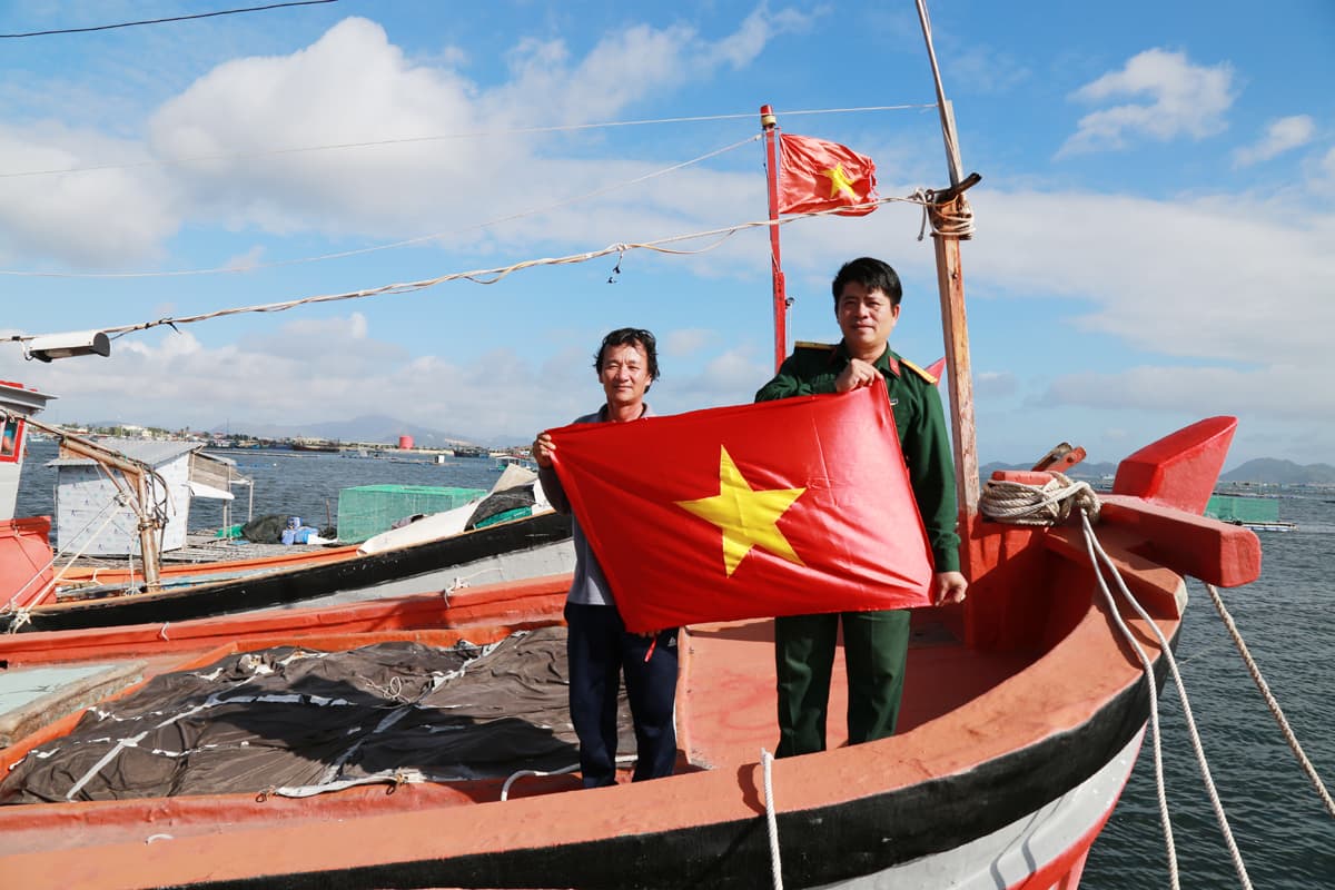 Cùng những con tàu vươn ra biển lớn