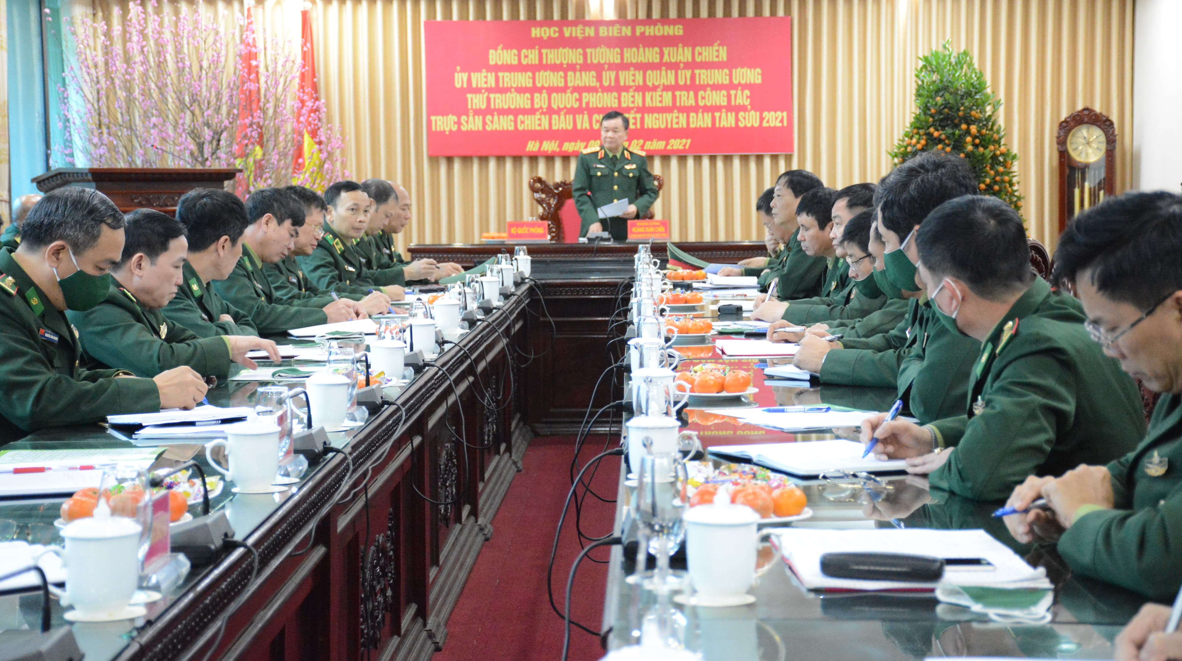 Thượng tướng Hoàng Xuân Chiến kiểm tra công tác trực sẵn sàng chiến đấu và chúc Tết tại Học viện Biên phòng
