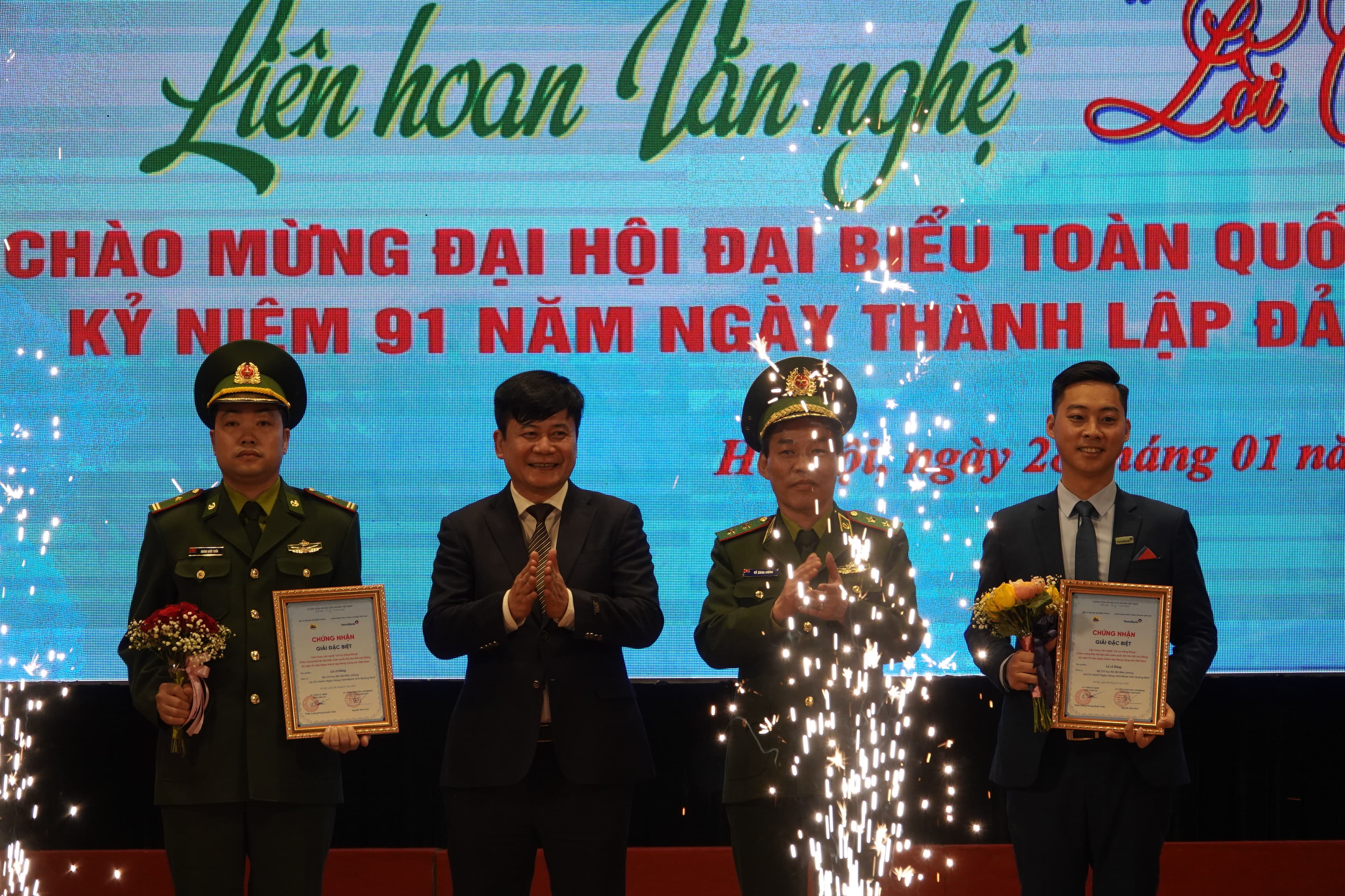 Biên cương xanh rộn vang “Lời ca dâng Đảng”