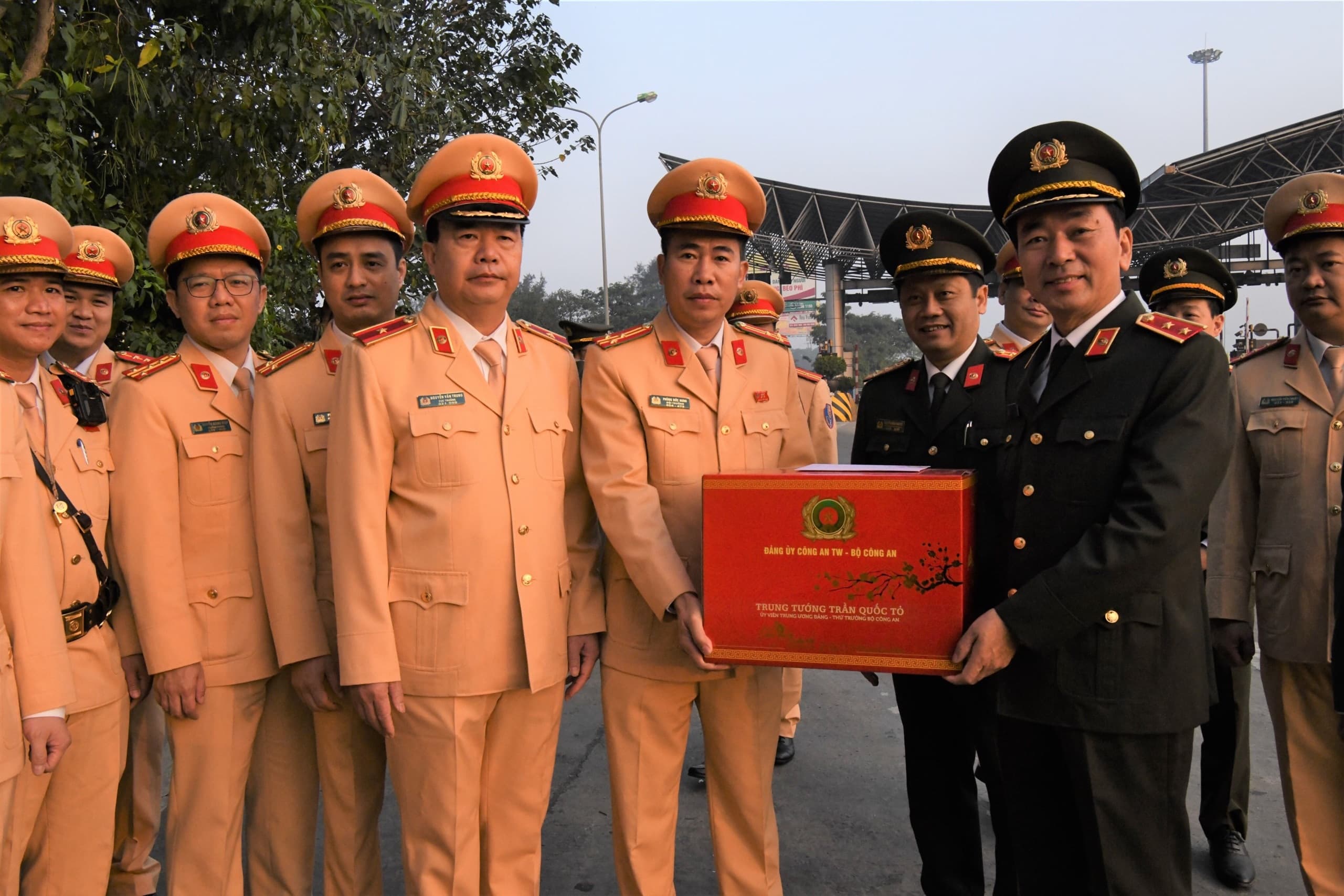 Tăng cường ứng trực trên các tuyến giao thông