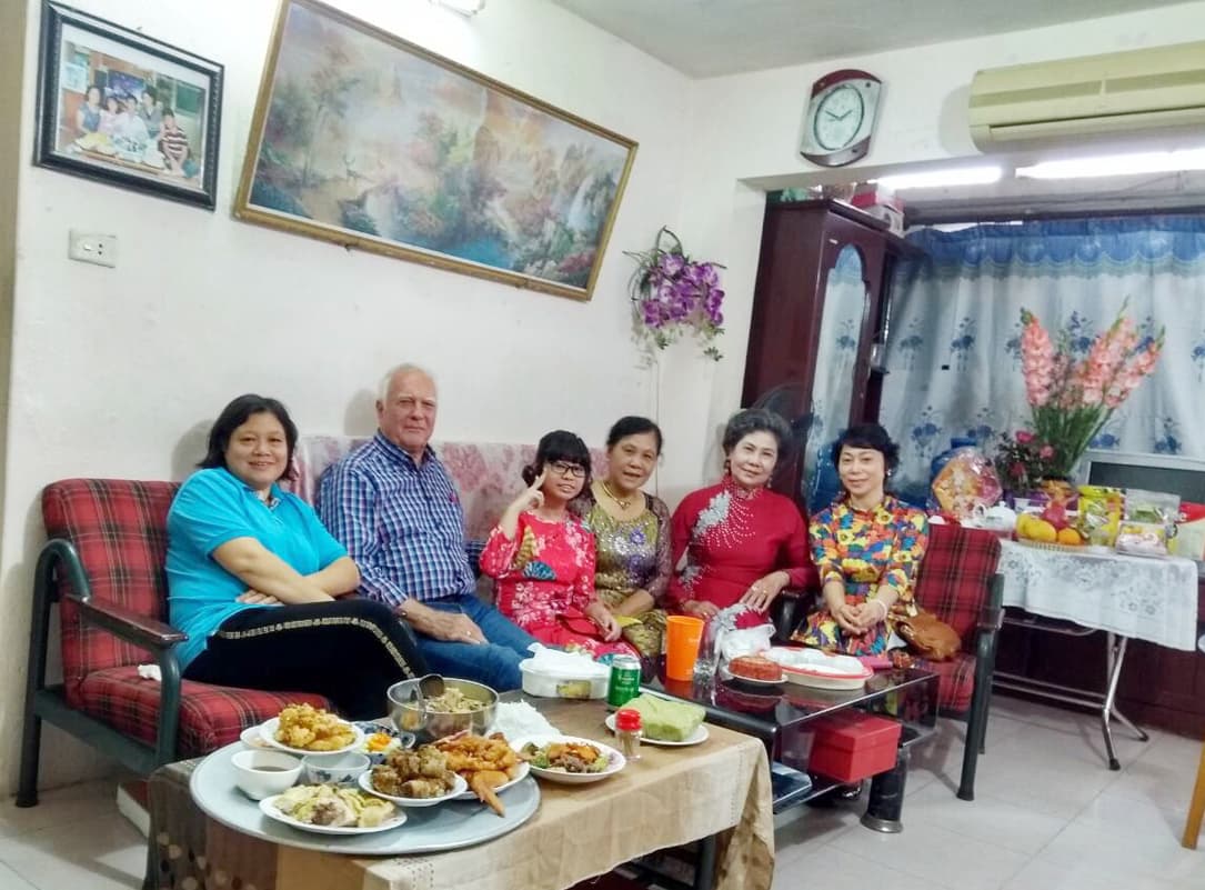 Xuân Covid-19 ở xứ người nhớ mâm cỗ ngày Tết