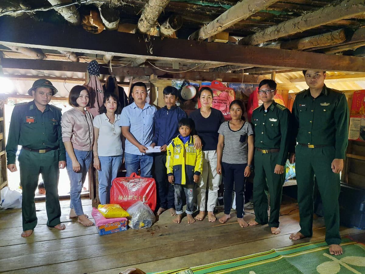 Mùa xuân thắm tình Lào - Việt