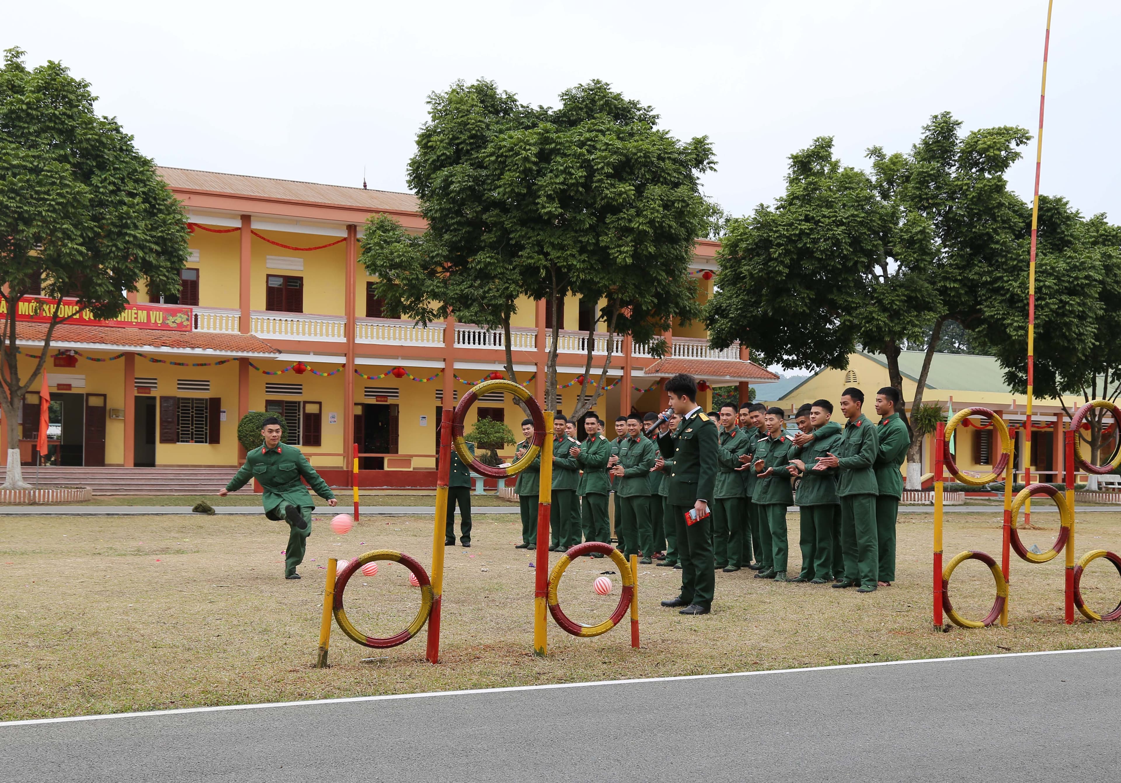 Vui xuân, đón Tết cùng cán bộ, chiến sĩ Tiểu đoàn Vệ binh 15